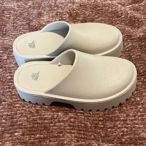 Wild Fable Brooke Mules, Target lug sole mules, cream, size 7.5